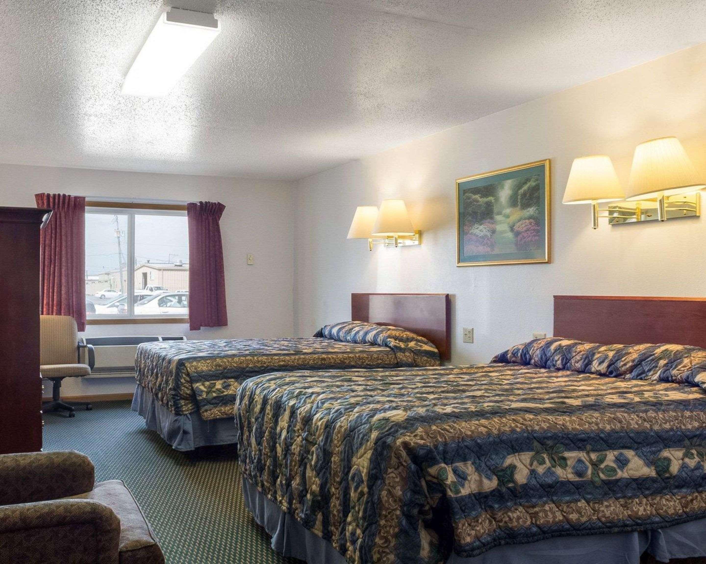 Rodeway Inn West Fargo Exterior photo