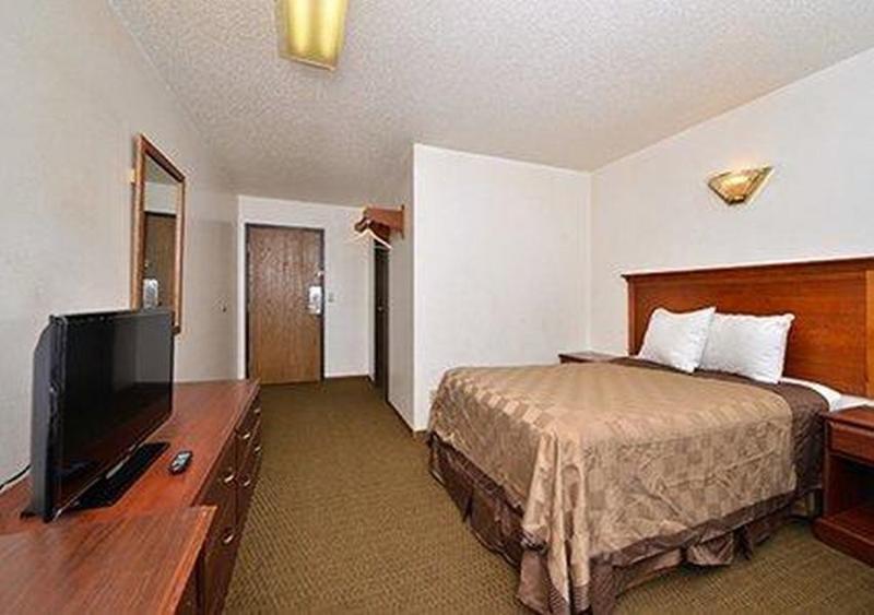 Rodeway Inn West Fargo Exterior photo