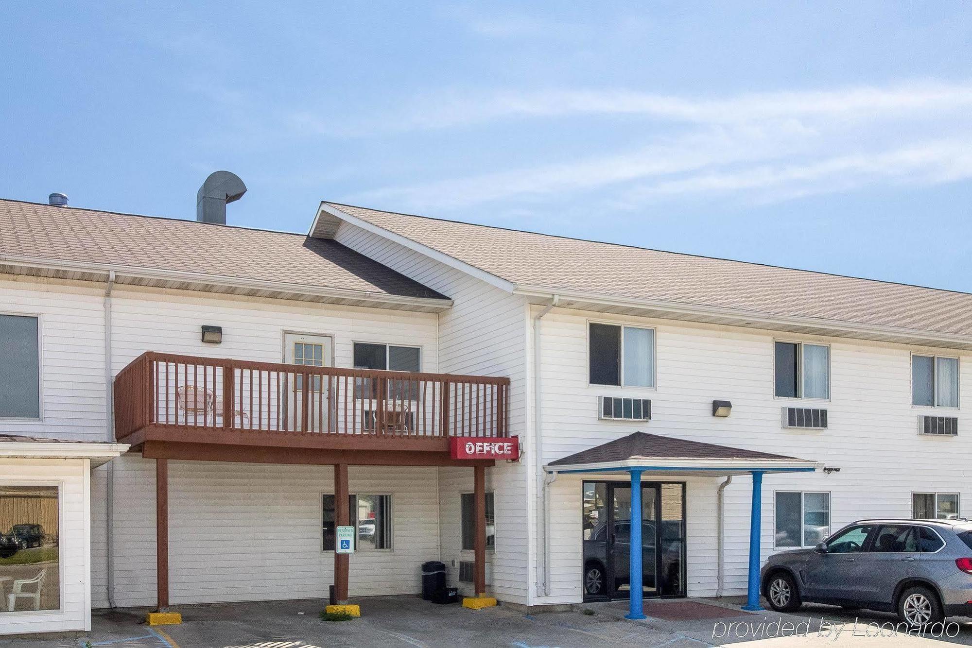 Rodeway Inn West Fargo Exterior photo