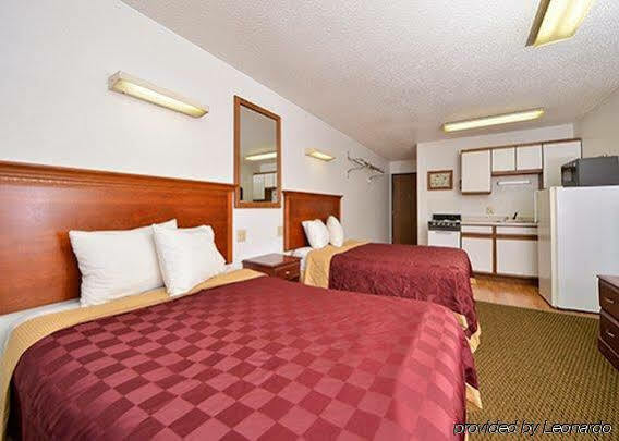 Rodeway Inn West Fargo Exterior photo